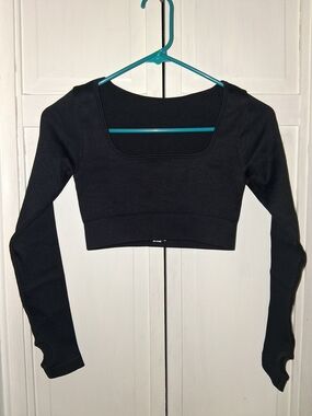 Women's Black Square-Neck Long Sleeve Crop Top